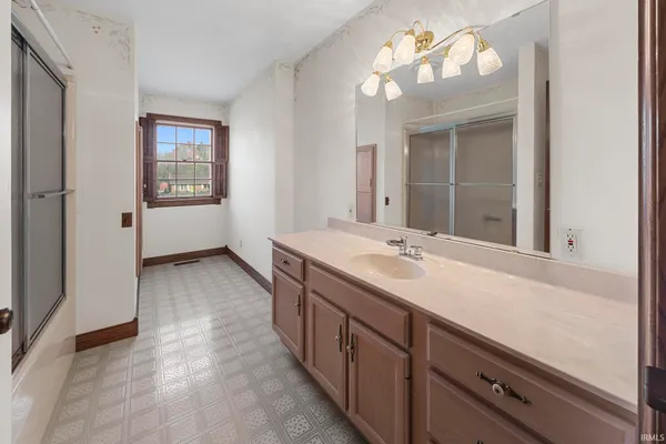 $789,000 | 425 West Schuetter Road, Jasper, IN 47546