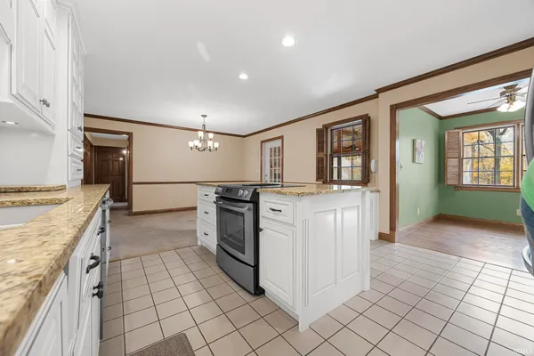 $789,000 | 425 West Schuetter Road, Jasper, IN 47546