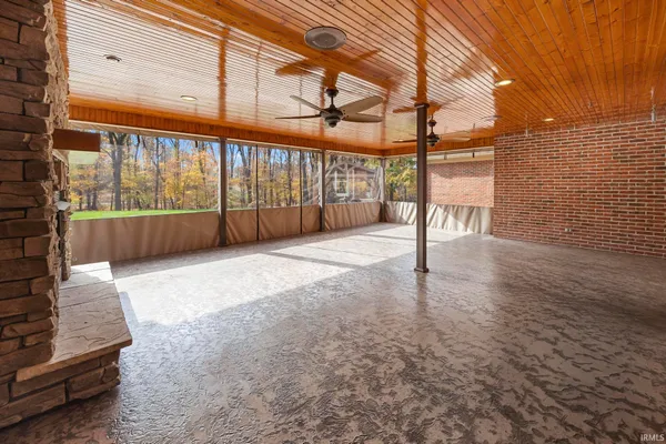 $789,000 | 425 West Schuetter Road, Jasper, IN 47546