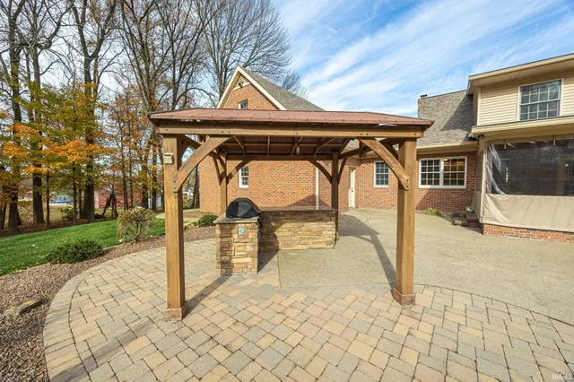 $789,000 | 425 West Schuetter Road, Jasper, IN 47546