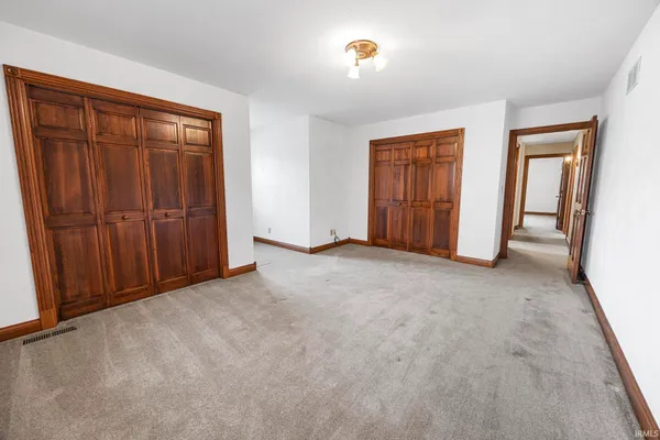 $789,000 | 425 West Schuetter Road, Jasper, IN 47546