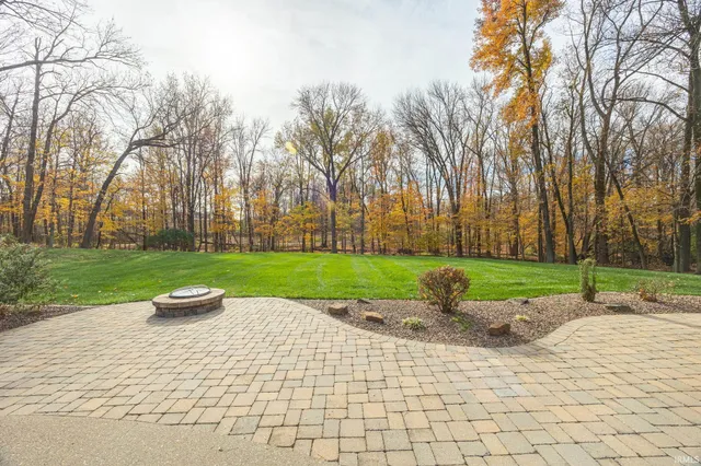 $789,000 | 425 West Schuetter Road, Jasper, IN 47546