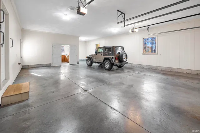 $789,000 | 425 West Schuetter Road, Jasper, IN 47546