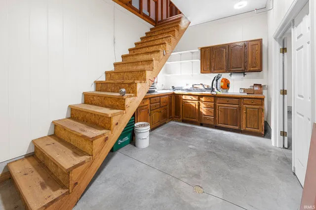 $789,000 | 425 West Schuetter Road, Jasper, IN 47546