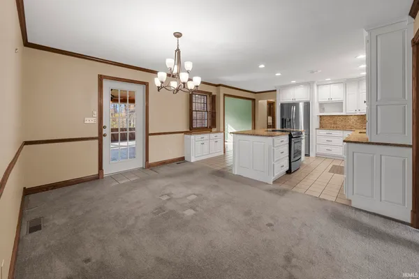 $789,000 | 425 West Schuetter Road, Jasper, IN 47546