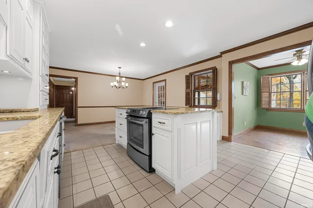 $789,000 | 425 West Schuetter Road, Jasper, IN 47546