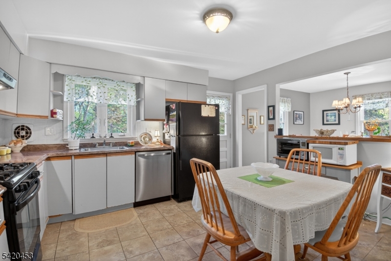 532 Spring Valley Drive Bridgewater, NJ 08807 - Photo 9 of 20