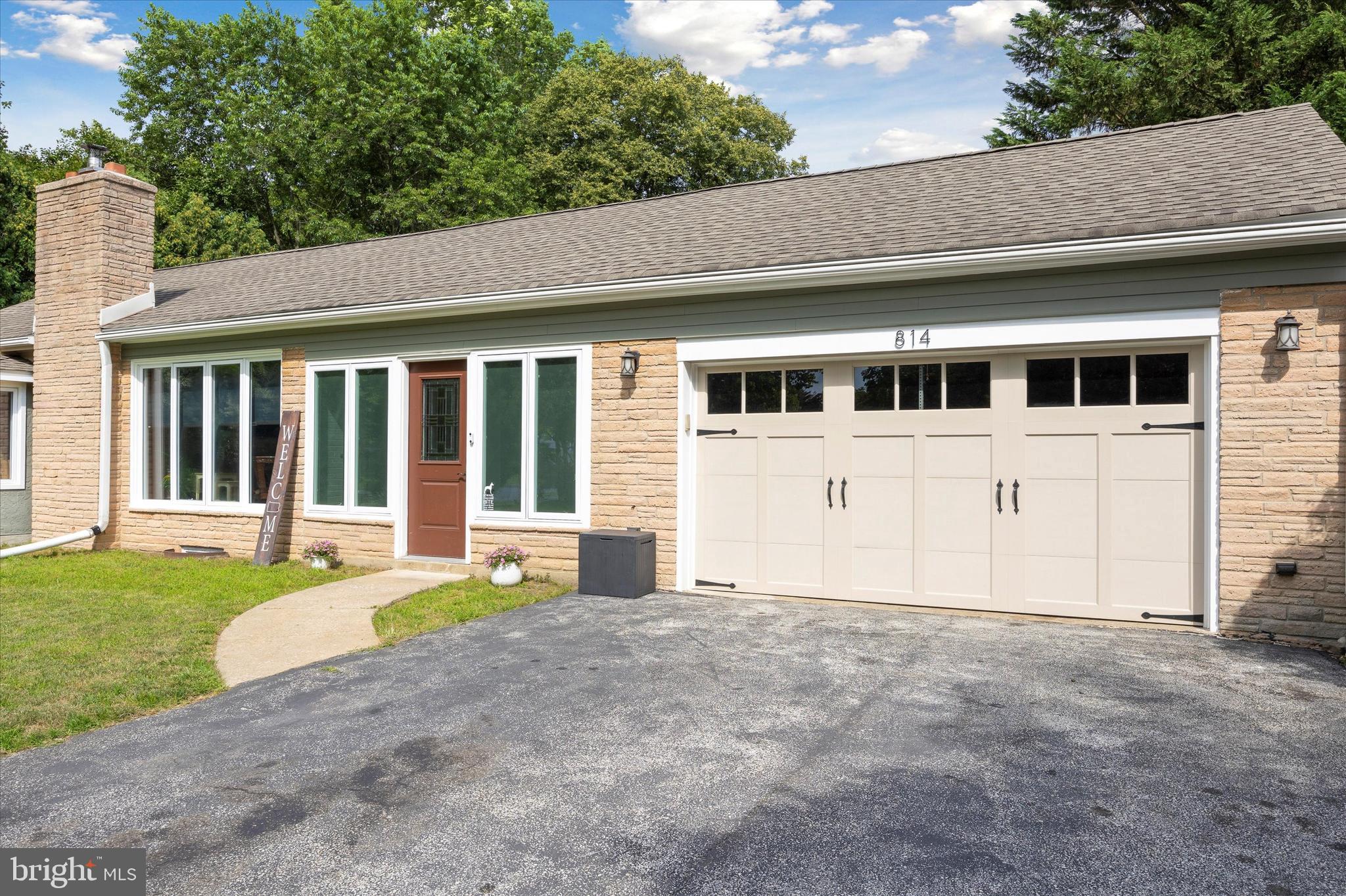 814 Ridge Lane Media, PA 19063 - Photo 3 of 51 Double wide private driveway