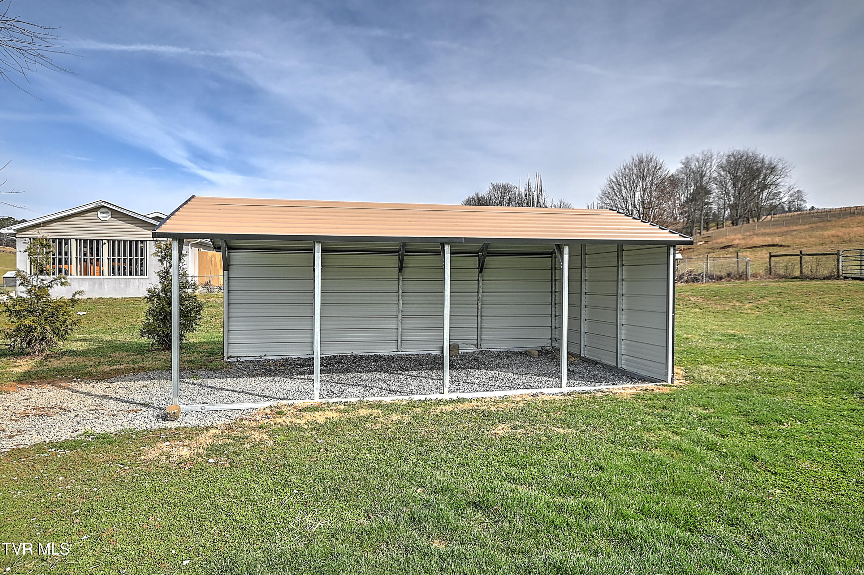 8796 Rich Valley Road Bristol, VA 24202 - Photo 5 of 33 8796 Rich Valley CS-39