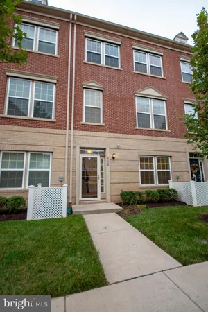a brick building that has a lots of windows in it