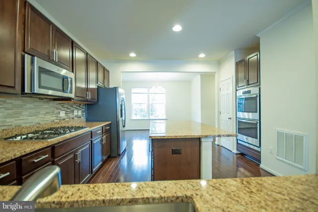 $2,800 | 8024 Cayzer Lane, Gainesville, VA 20155