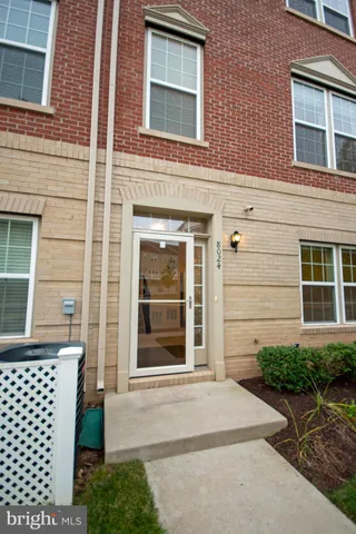 $2,800 | 8024 Cayzer Lane, Gainesville, VA 20155