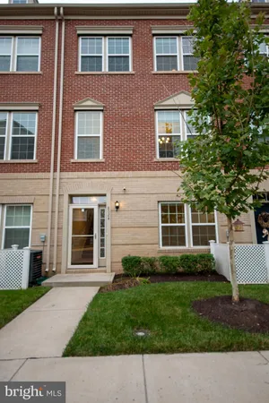 $2,700 | 8024 Cayzer Lane, Gainesville, VA 20155