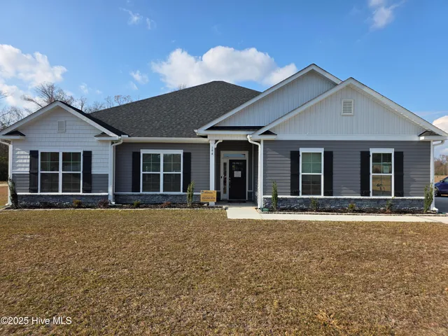 $380,620 | 194 Poker House Road, Grimesland, NC 27837