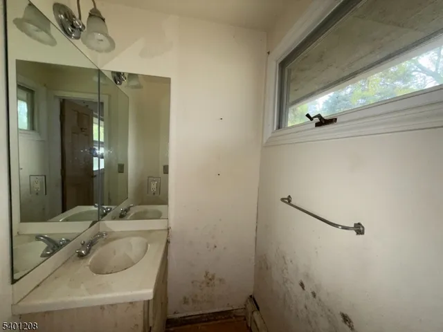 $425,000 | 211 Pickle Road, Califon, NJ 07830