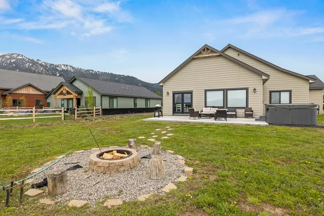 $869,000 | 13124 Hawks Bay Road, Donnelly, ID 83615