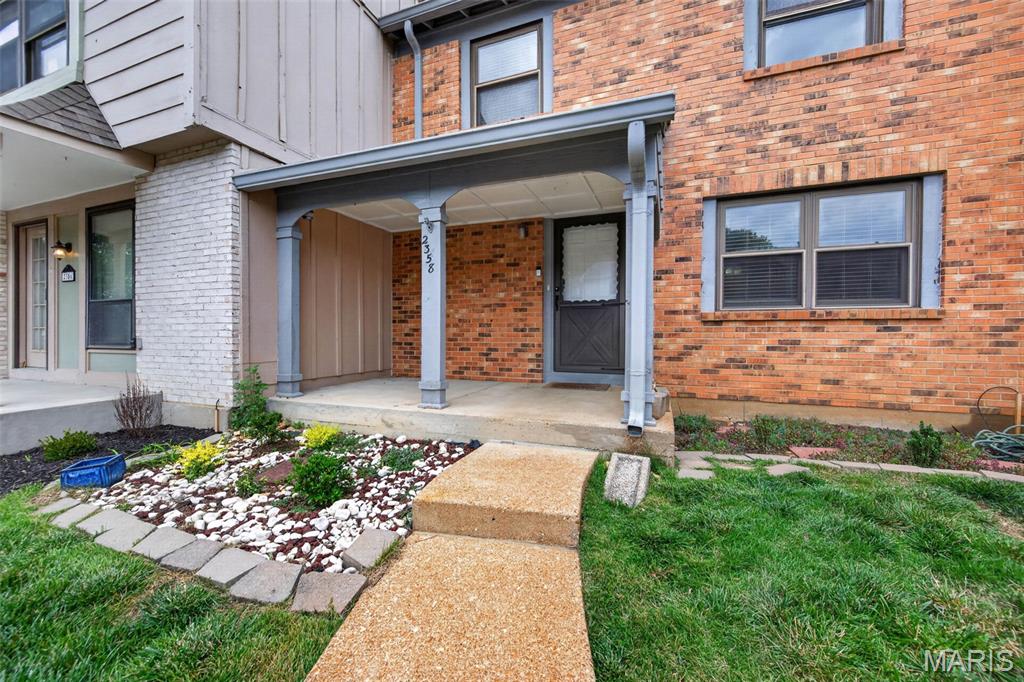 2358 Hidden Meadow Lane Ballwin, MO 63021 - Photo 4 of 44