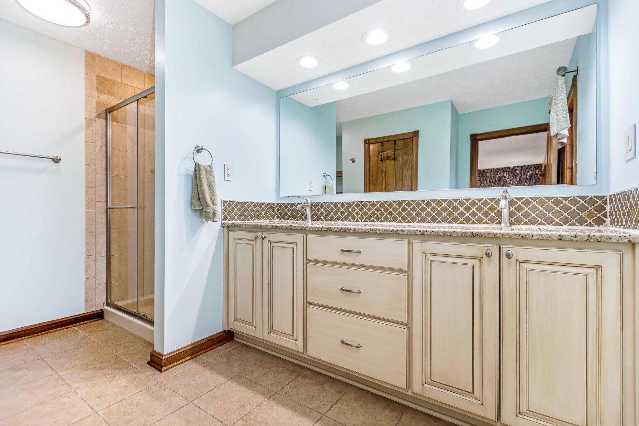 4479 State Rte 762 Lockbourne, OH 43137 - Photo 22 of 64 Owners Bathroom