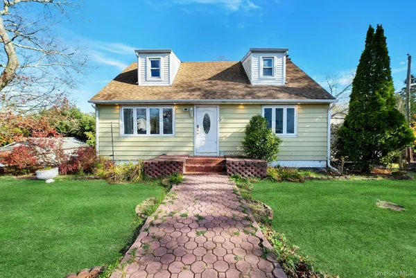 $525,000 | 3 Hazel Road, Rocky Point, NY 11778