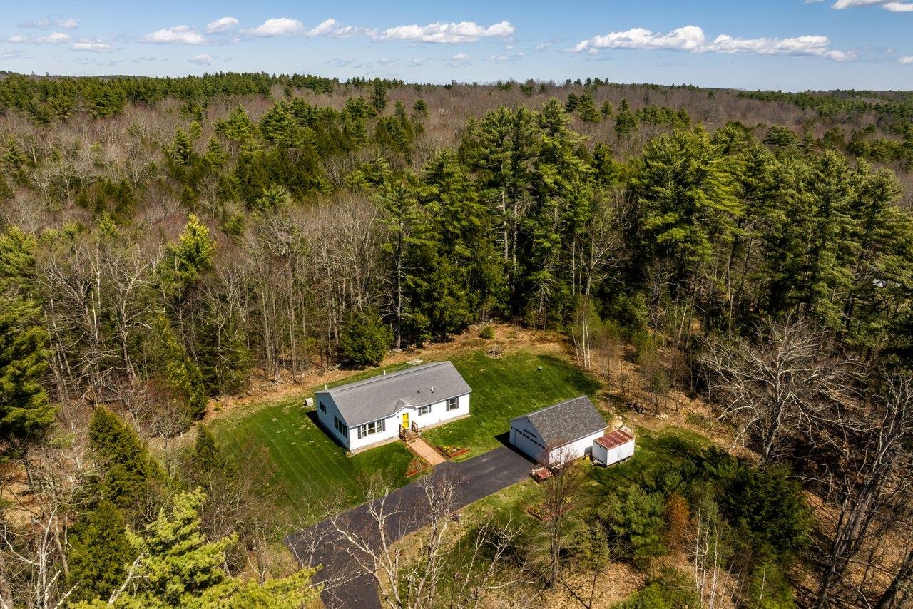 345 Stage Road Nottingham, NH 03290 - Photo 2 of 18