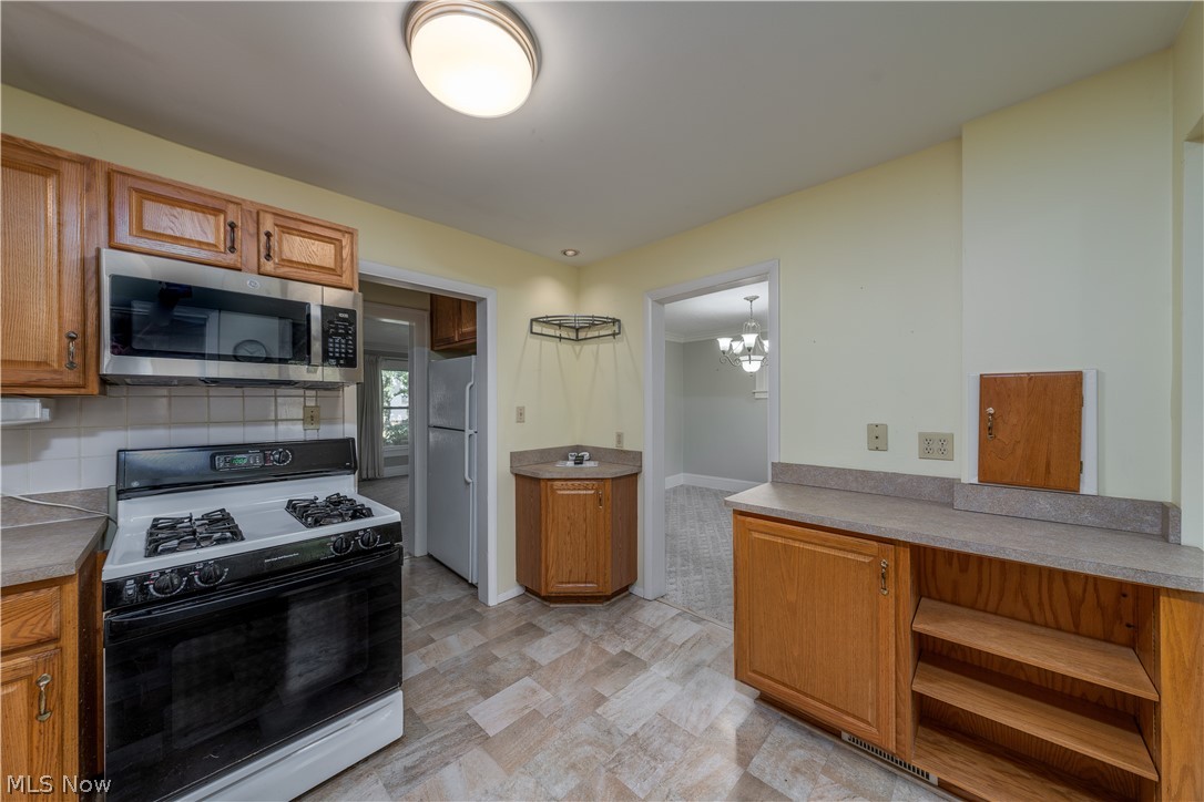 843 Beverly Road Cleveland Heights, OH 44121 - Photo 11 of 35