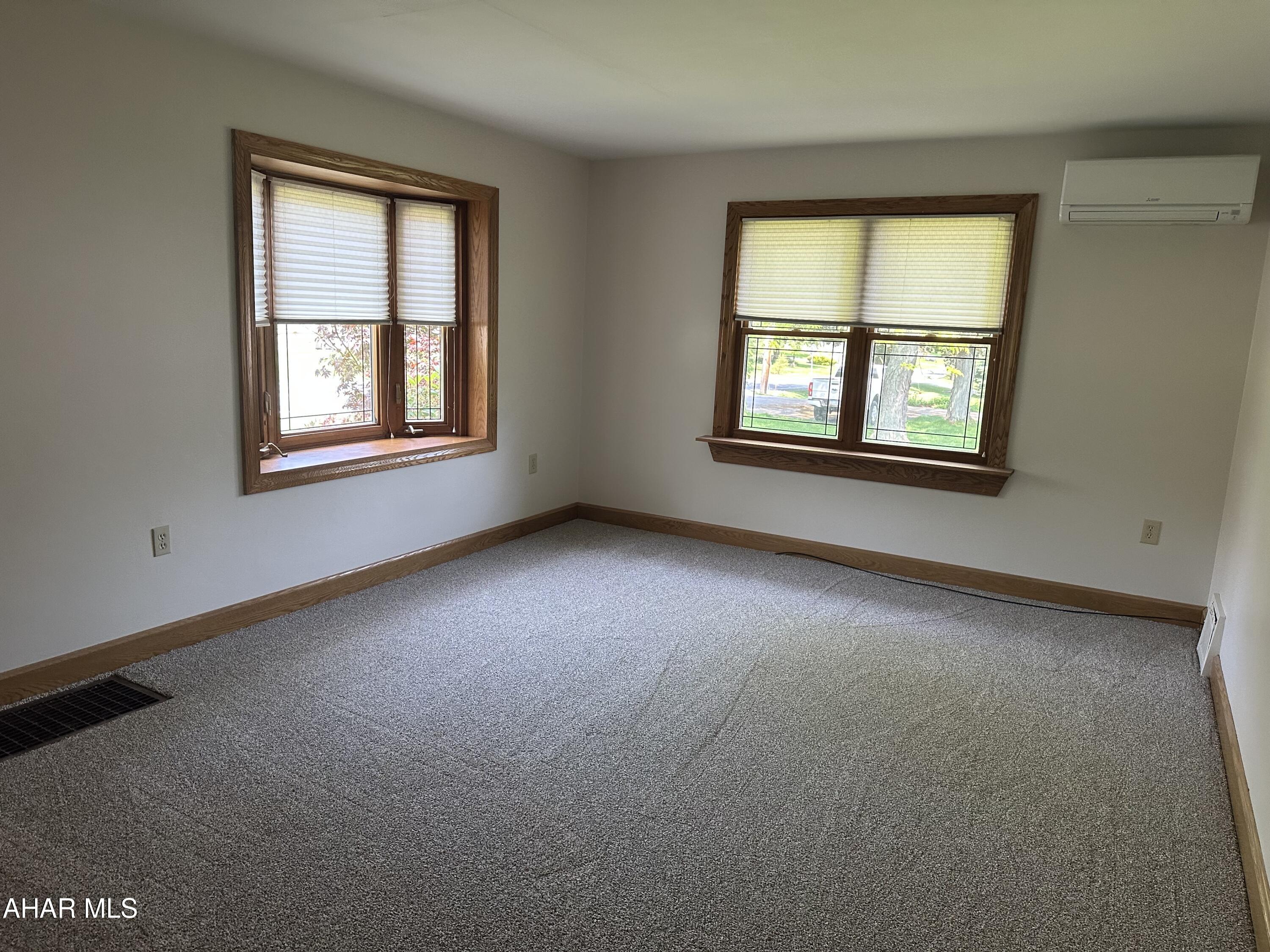 328 Avalon Road Altoona, PA 16601 - Photo 7 of 34