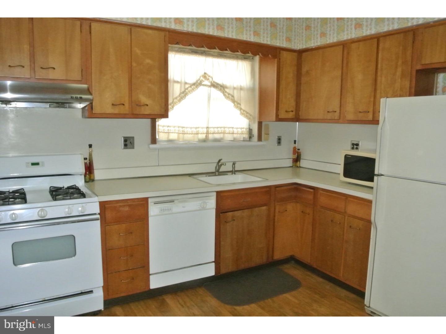 5418 Westford Road Philadelphia, PA 19120 - Photo 11 of 25 Kitchen