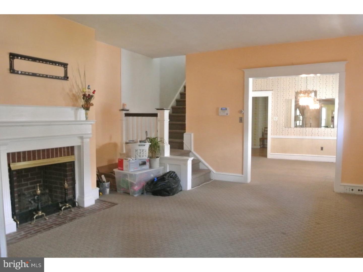 5418 Westford Road Philadelphia, PA 19120 - Photo 3 of 25 Living Room