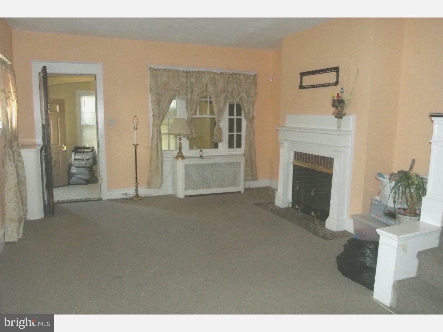 5418 Westford Road Philadelphia, PA 19120 - Photo 4 of 25 Living Room