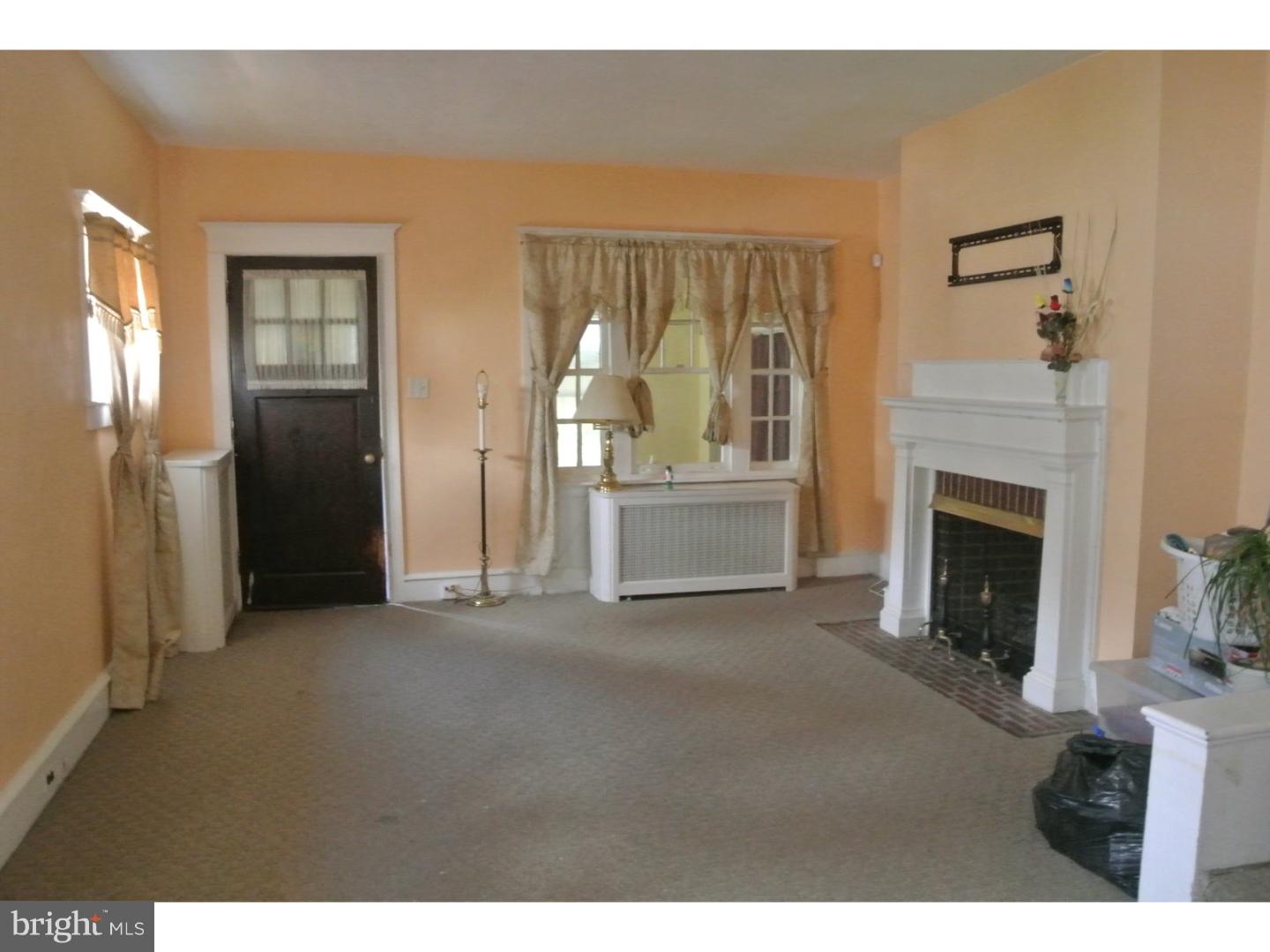5418 Westford Road Philadelphia, PA 19120 - Photo 5 of 25 Living Room