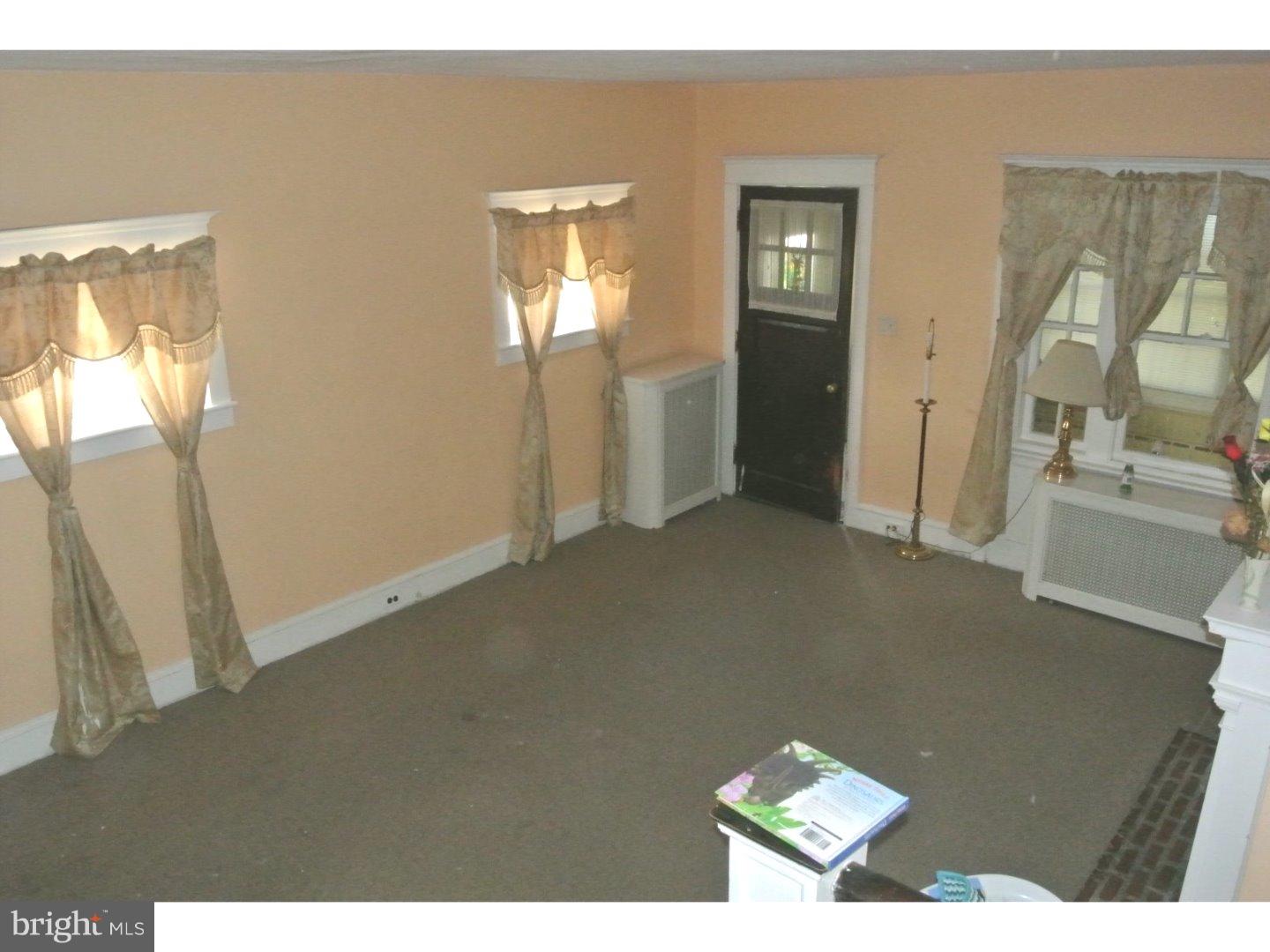 5418 Westford Road Philadelphia, PA 19120 - Photo 6 of 25 Living Room