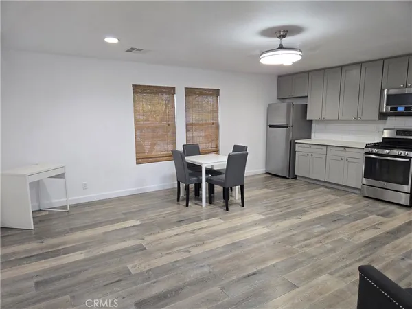 $1,900 | 445 East Francis Street, Unit 1/2, Corona, CA 92879