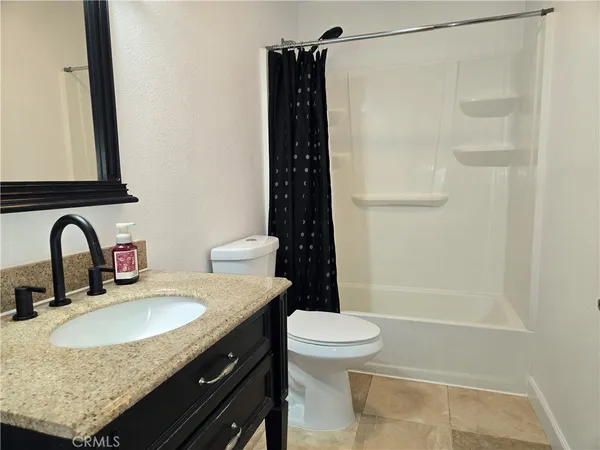 $1,900 | 445 East Francis Street, Unit 1/2, Corona, CA 92879