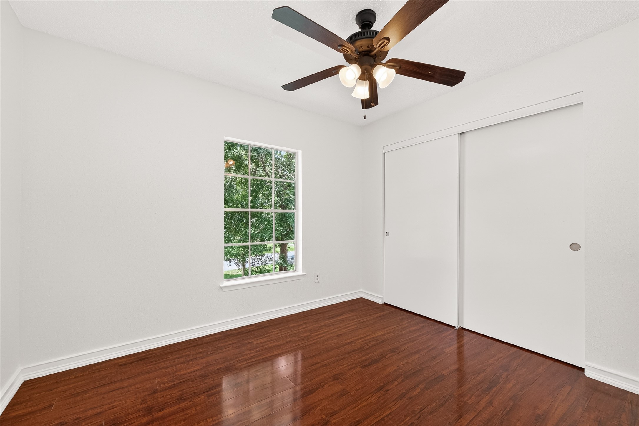 42 Rockridge Drive Spring, TX 77381 - Photo 28 of 39 Secondary bed.