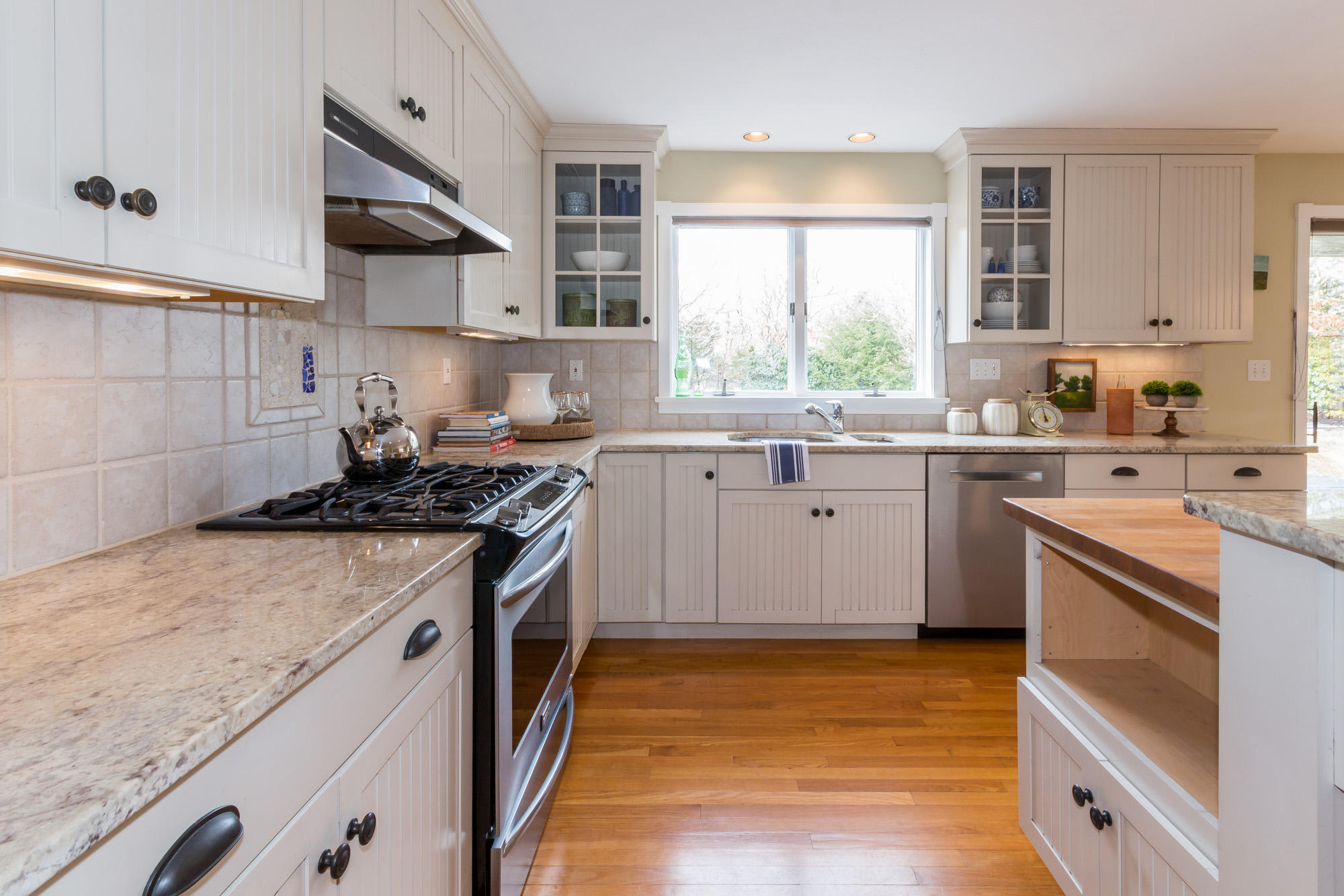 32 Bold Meadow Road Edgartown, MA 02539 - Photo 13 of 35 32 Bold Meadow_staged (15 of 52)