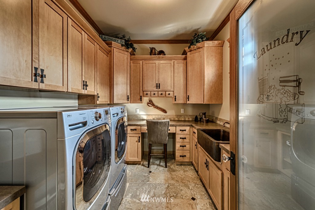 9690 Samish Island Road Bow, WA 98232 - Photo 20 of 25 a view of a kitchen with washer and dryer
