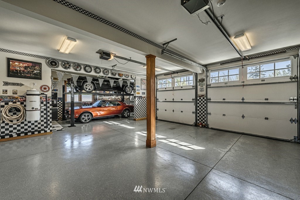 9690 Samish Island Road Bow, WA 98232 - Photo 22 of 25 a view of a livingroom with walk in closet