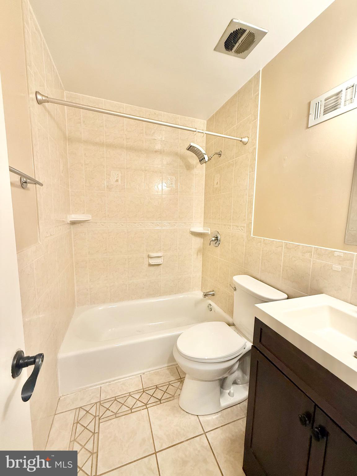 5439 Richenbacher Avenue Alexandria, VA 22304 - Photo 7 of 23 a bathroom with a sink a toilet and a bathtub
