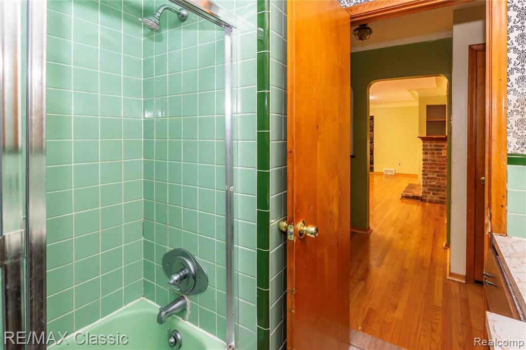 1354 North Gulley Road Dearborn, MI 48128 - Photo 38 of 44