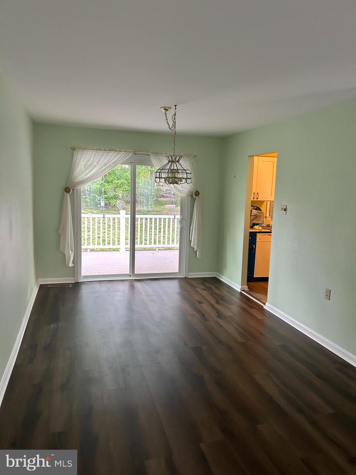 3000 Seminole Road Woodbridge, VA 22192 - Photo 4 of 11 Dining area and sliding glass door to deck