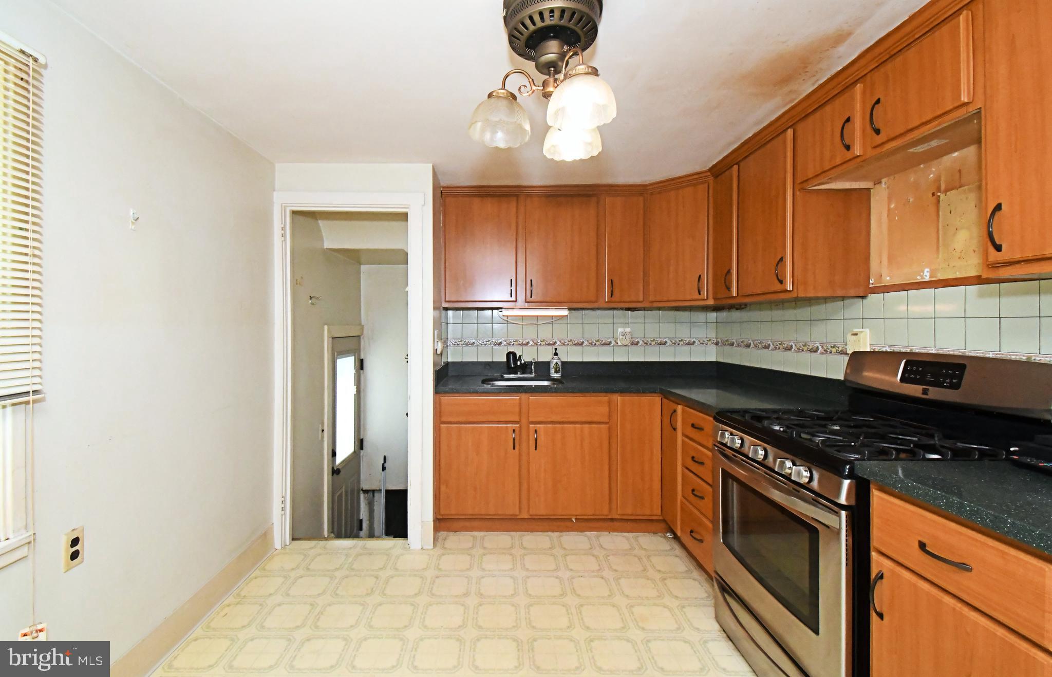 889 Old Lancaster Road Berwyn, PA 19312 - Photo 11 of 37 Gallery Image 11