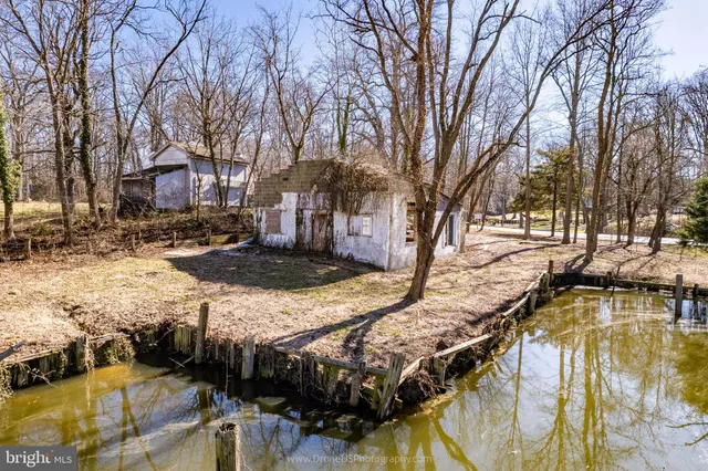 a view of residential house with yard and lake view