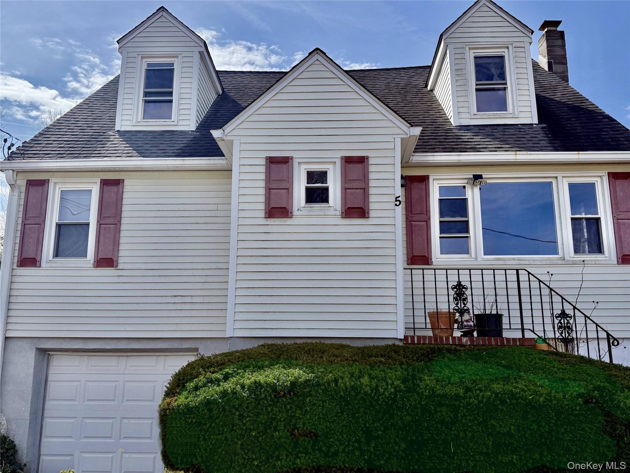 5 Lockwood Road Carmel, NY 10512 - Photo 3 of 35 Lakeview Home with 3 Bedroom+3 Guests Room, 2 Updated Full Bath