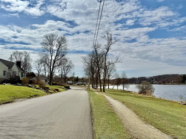 $450,000 | 5 Lockwood Road, Carmel, NY 10512