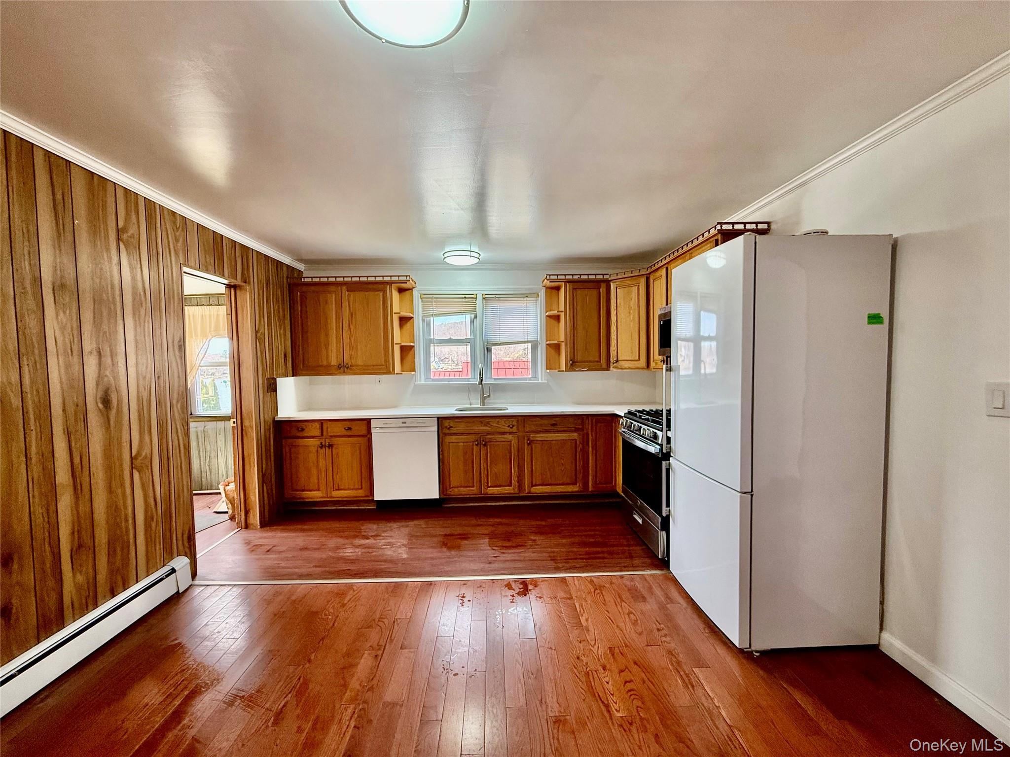5 Lockwood Road Carmel, NY 10512 - Photo 7 of 35 Lakeview Eat-In Kitchen opens to the Lakeview Porch