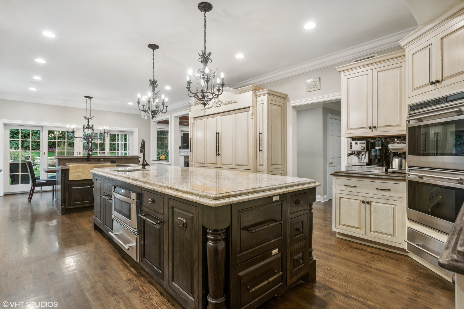 4 Charleston Road Hinsdale, IL 60521 - Photo 7 of 40 Gallery Image 7