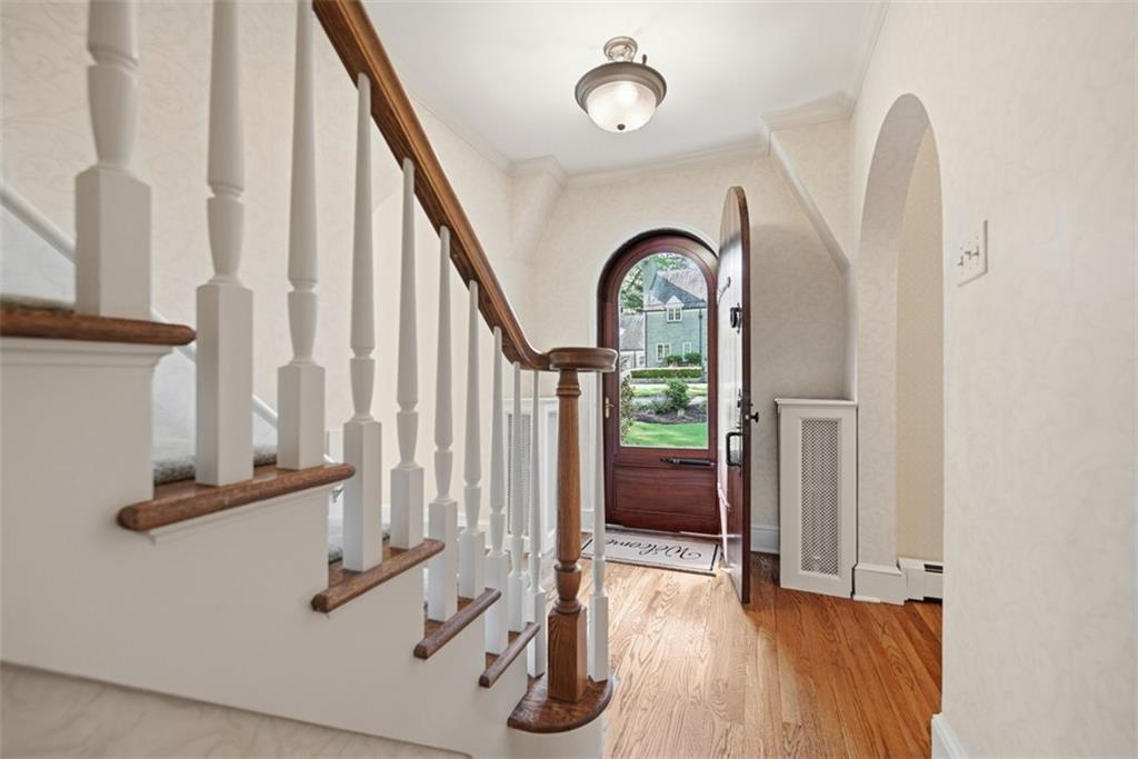 39 Windsor Road Pittsburgh, PA 15215 - Photo 2 of 49 Interior Entry Foyer