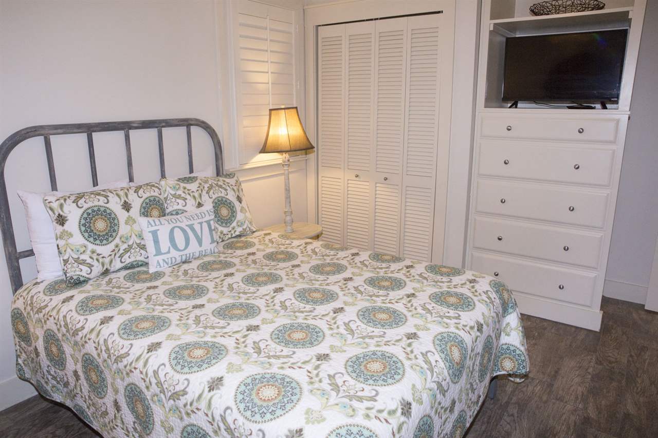 815 Plantation Road, Unit 401 Gulf Shores, AL 36542 - Photo 19 of 43 Third Bedroom 2