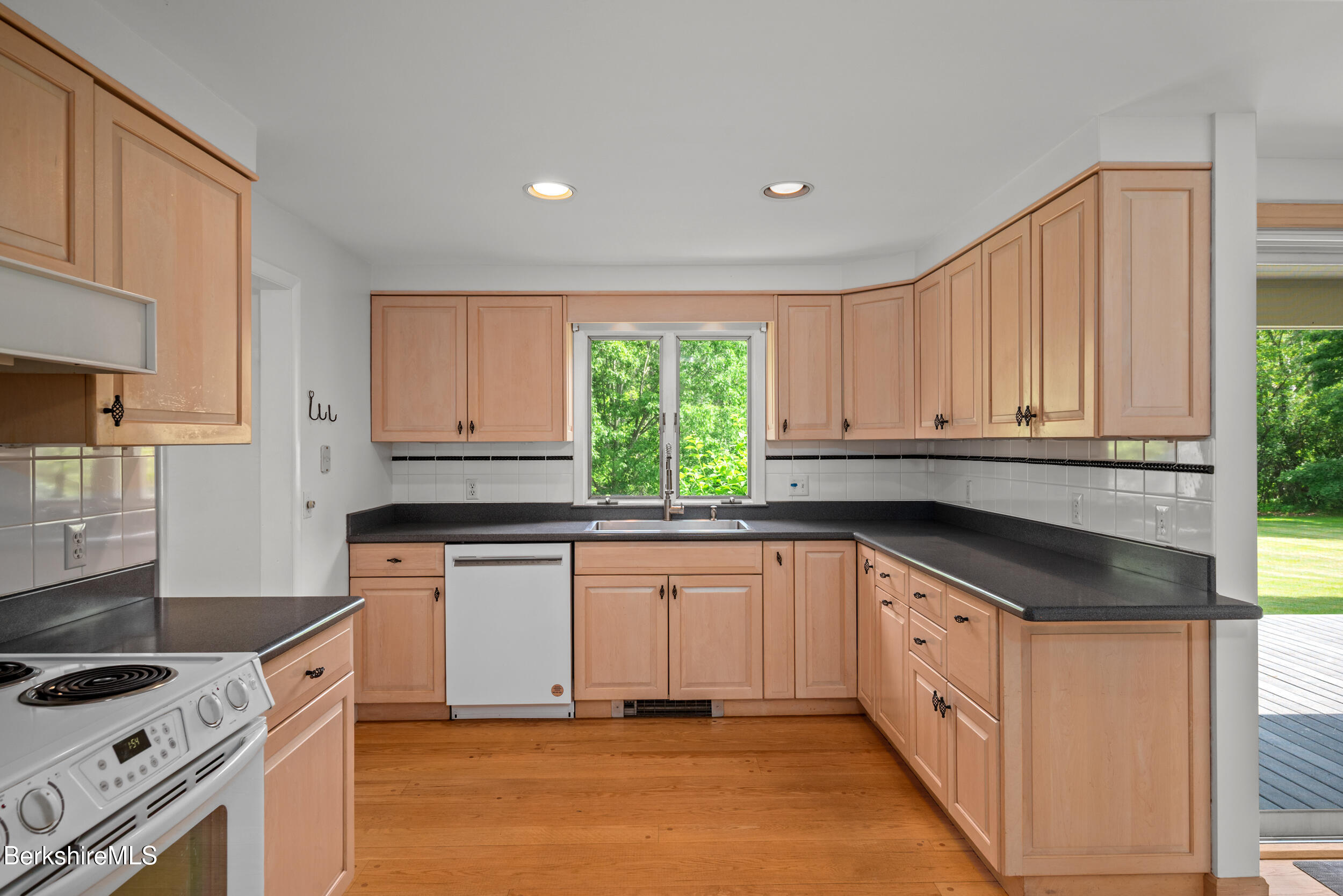 92 Hancock Road Williamstown, MA 01267 - Photo 5 of 35 Kitchen Pic 1
