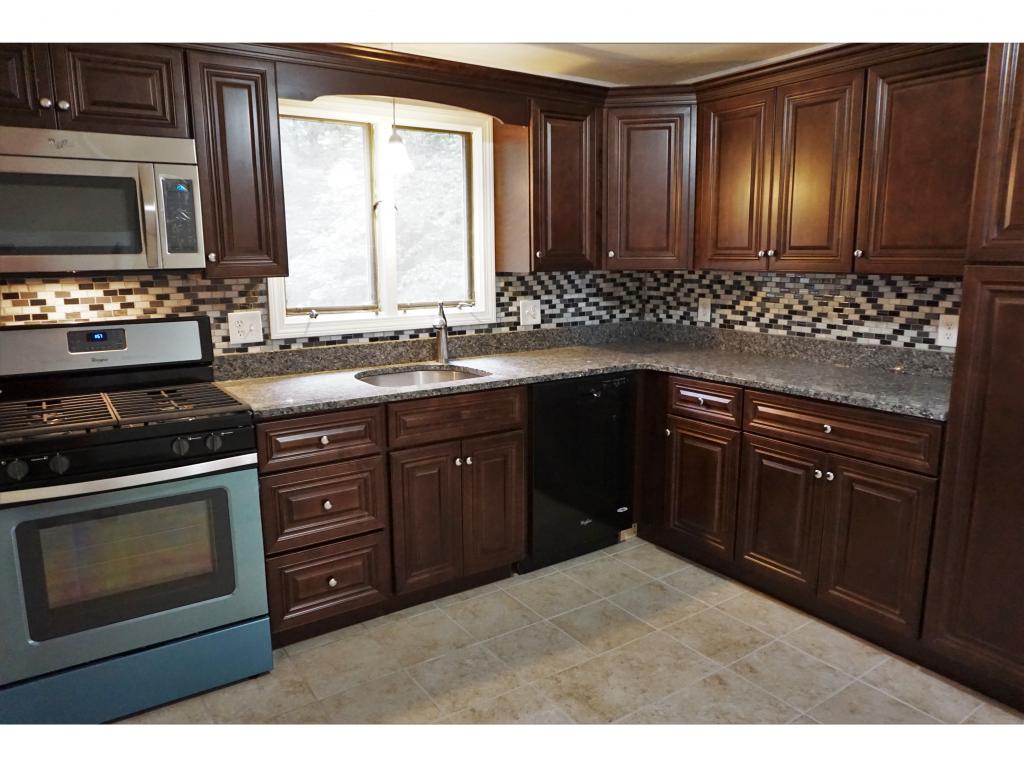 13 Stoney Brook Road Nashua, NH 03063 - Photo 3 of 28 Gallery Image 3